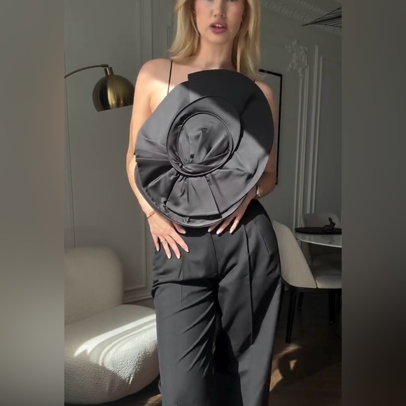 MAGDA BUTRYM H&M
GATHERED TOP WITH ROSE APPLIQUÉ - Picture 7 of 9